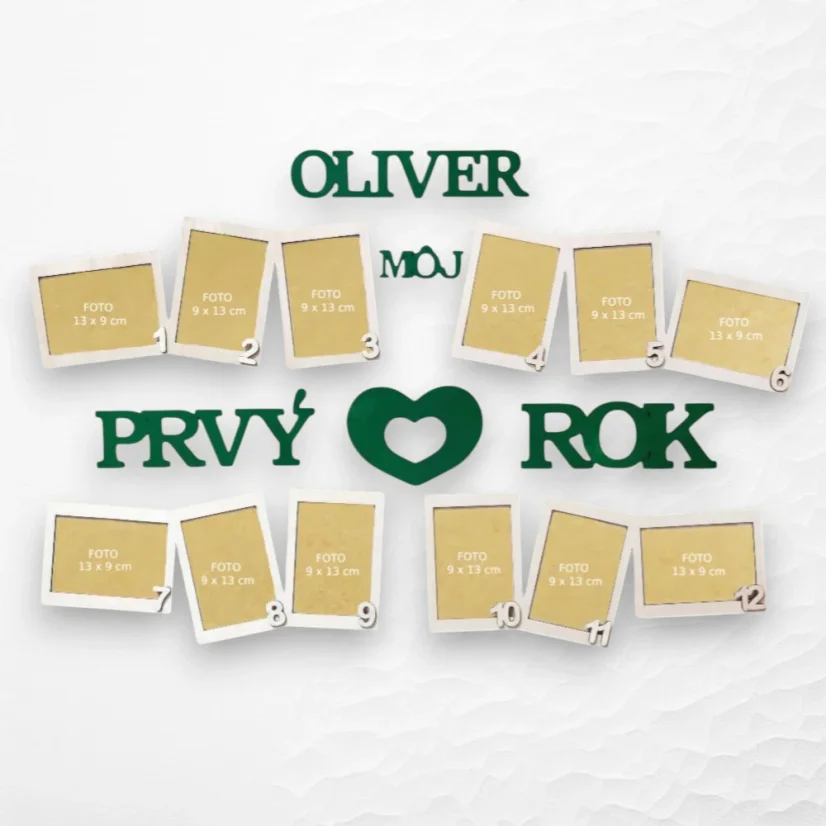 Drevená nástenná dekorácia na fotky s menom.