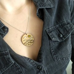 Drevený prívesok Hory