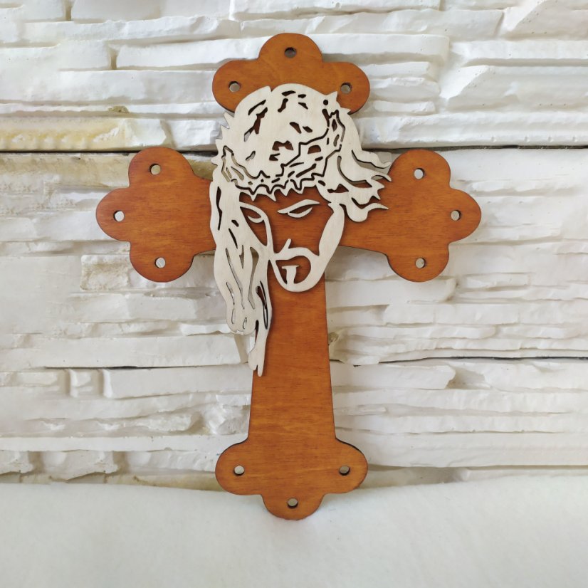 Drevený krížik na stenu s hlavou Ježiša v medenej farbe.
