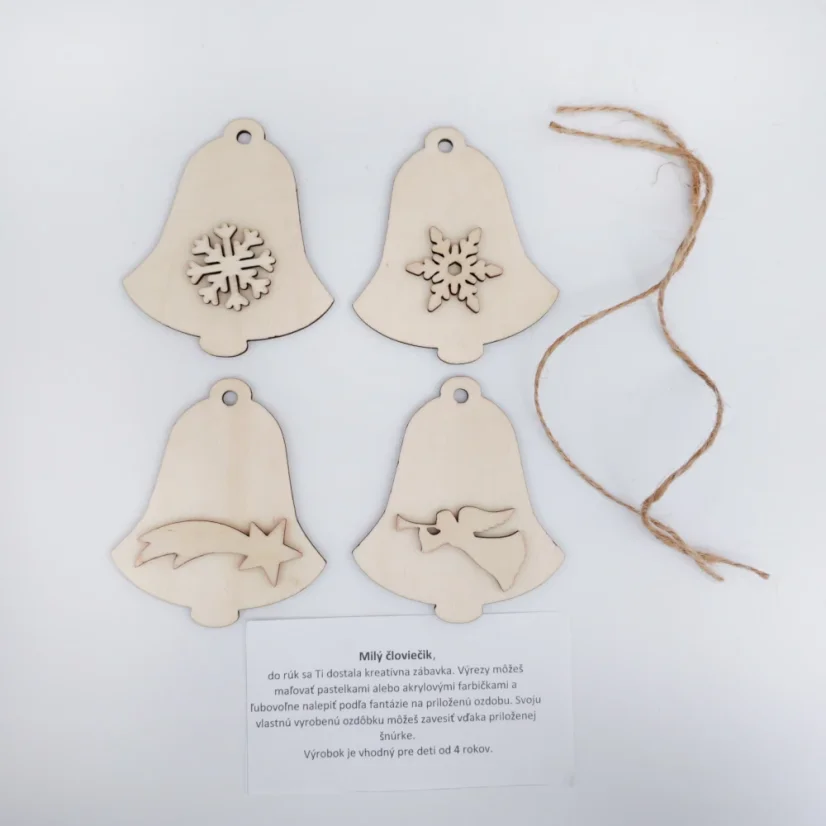 Drevené výrezy potrebné na výrobu štyroch kusov vlastných ozdôb.