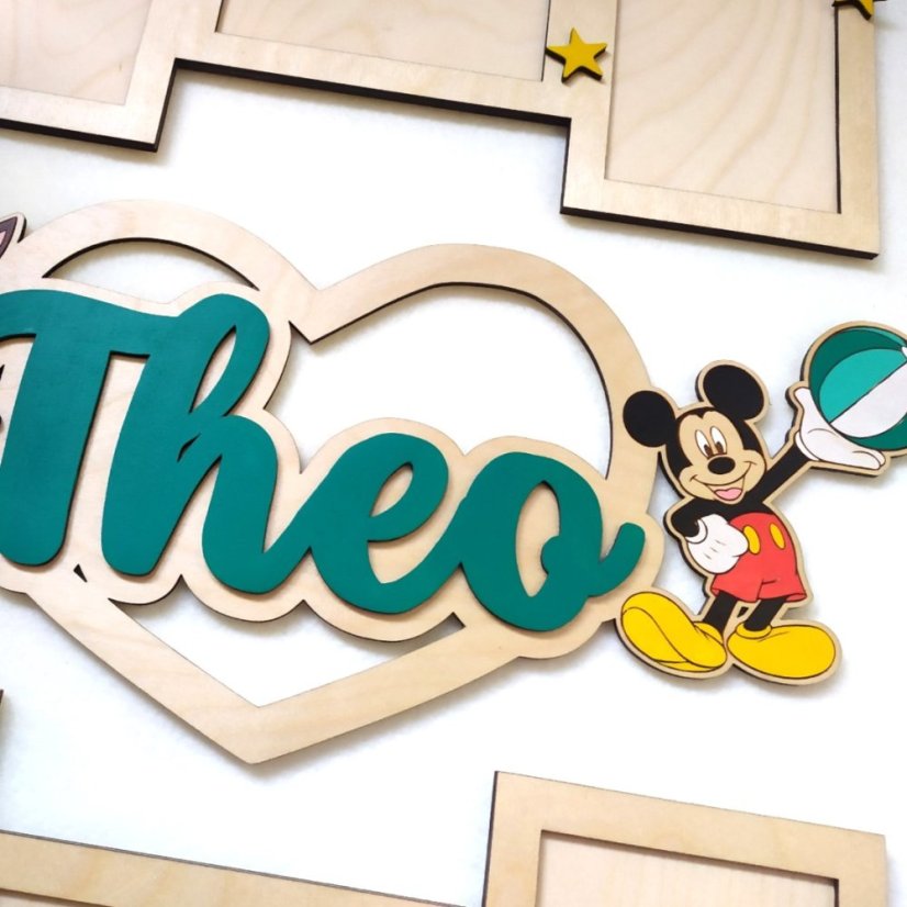 Drevená detská dekorácia s menom.