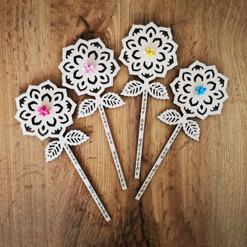 Darček ku dňu učiteľov drevený kvietok s textom