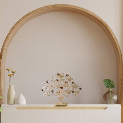 Drevený rodostrom z buku v podstave - ukážka v interiéri.