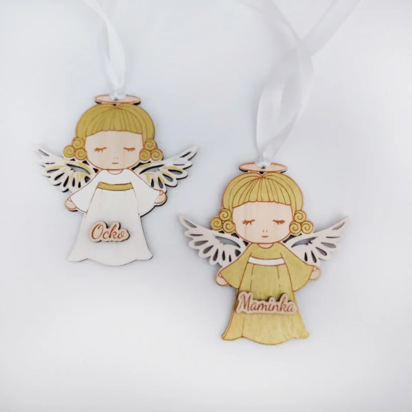 Drevené personalizované ozdoby biely a zlatý anjel.