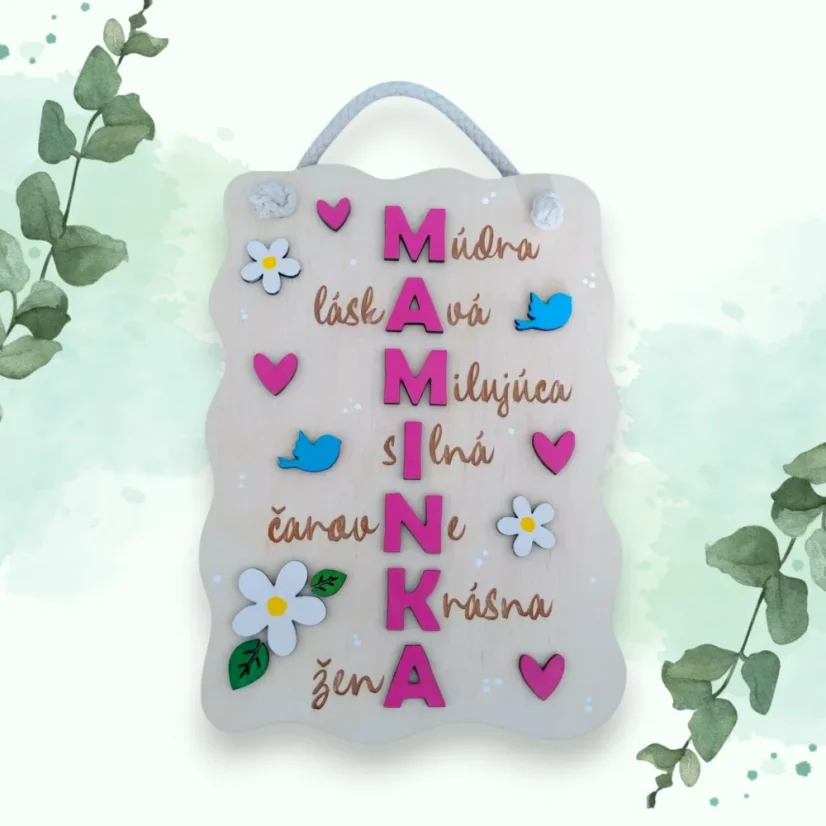 Drevená tabuľka Maminka s maľovanými detailmi.