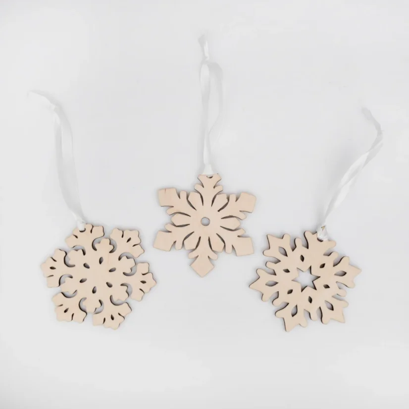 Drevené vianočné ozdoby snehové vločky 3 kusy.