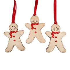 Tri drevené ozdoby perníčkov na stromček so červenými šálmi a stuhou v červenej farbe. Tri drevené ozdoby perníčkov na stromček so červenými šálmi a stuhou v červenej farbe.