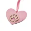 Drevená ružová ozdoba v tvare srdca s prírodným dreveným výrezom labky, stuha v ružovej farbe.