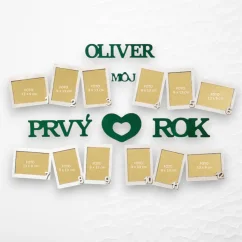 Drevená nástenná dekorácia na fotky s menom.