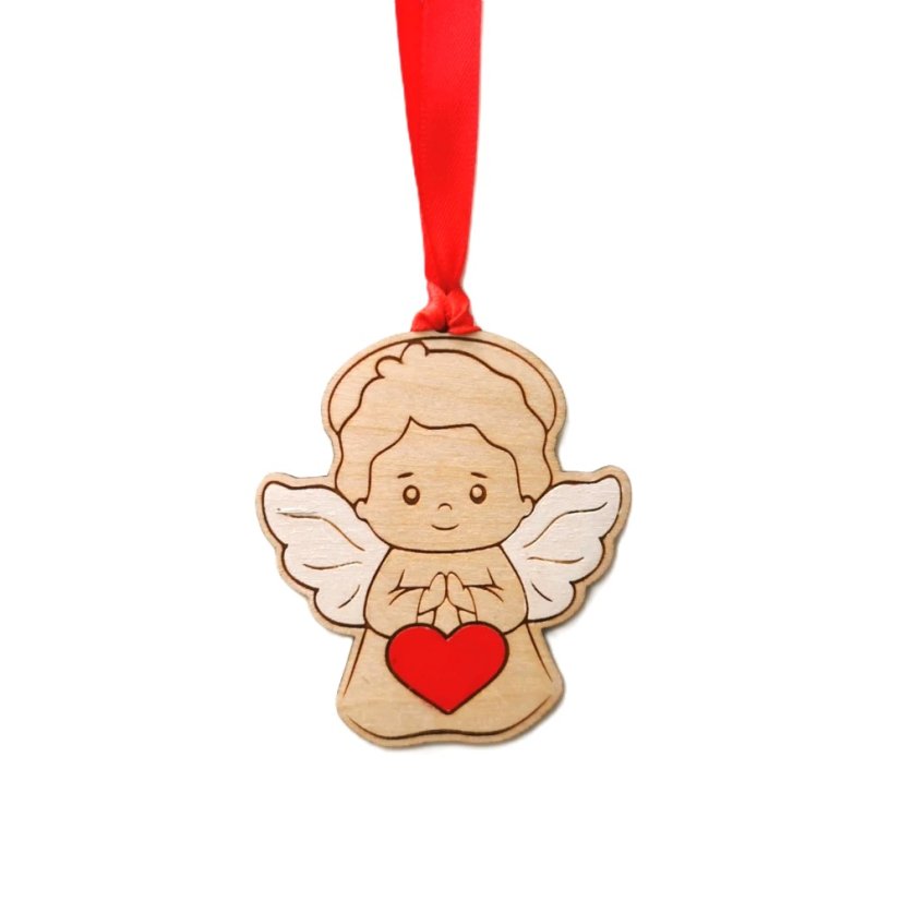 Drevená ozdoba na stromček Anjelik s maľovanými bielymi krídlami a červeným srdcom a stuhou.