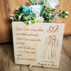 Svadobný dar pre novomanželov – drevená tabuľka s menami a dátumom