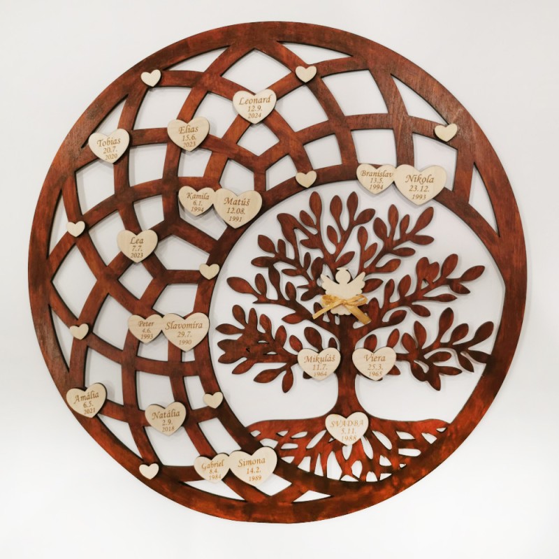 Drevený rodostrom na stenu s ručne maľovanou tmavohnedou lazúrou.