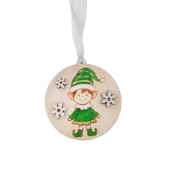 Drevená ozdoba s gravírovaným ručne maľovaným vianočným škriatkom v zelenej uniforme so zlatými odleskami. Drevená ozdoba s gravírovaným ručne maľovaným vianočným škriatkom v zelenej uniforme so zlatými odleskami.