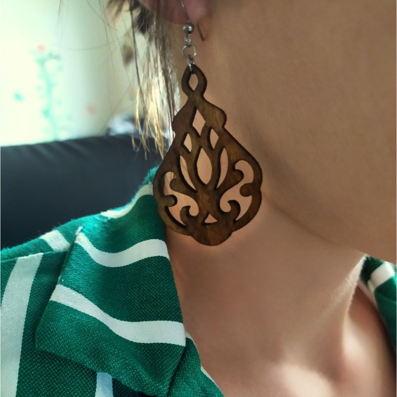 Drevené náušnice ornamentové elegantné