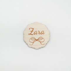 Drevené menovky na stôl