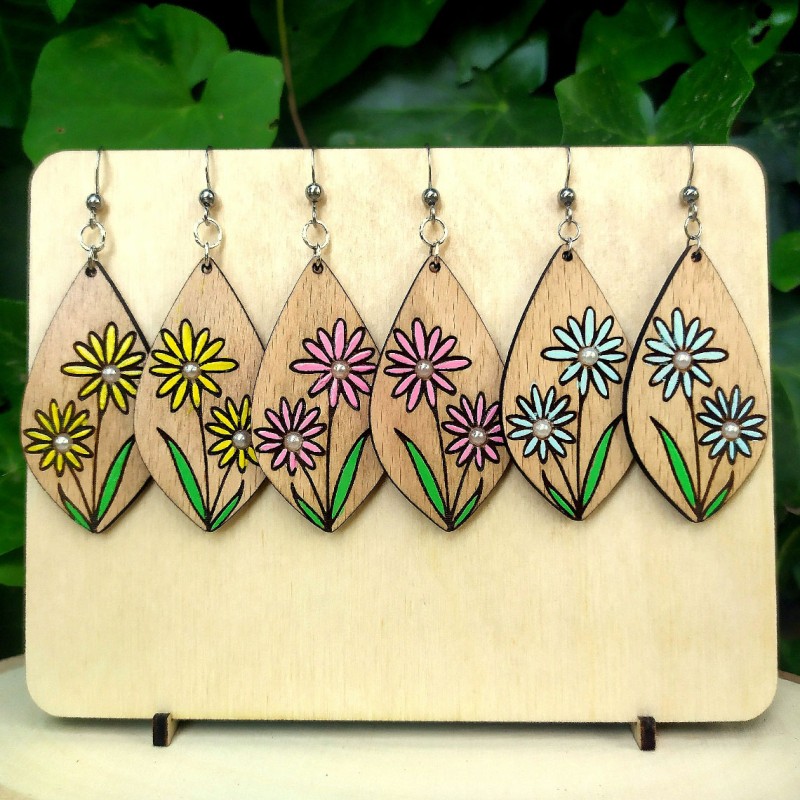 Drevené náušnice s maľovanými kvietkami