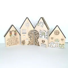 Masívne drevené domčeky zdobené výrezmi v rôznych farebných variáciách - okienka, kvety, strom, plot a s gravírovaným motivačným citátom.