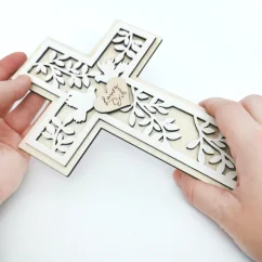 Svadobný krížik s menami novomanželov Svadobný krížik s menami novomanželov