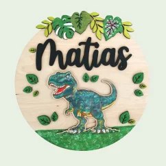 Detská maľovaná menovka s dinosaurom T-rexom.