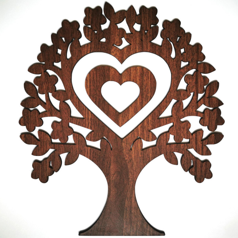 Drevený strom lásky na stenu.
