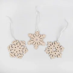 Drevené vianočné ozdoby snehové vločky 3 kusy.