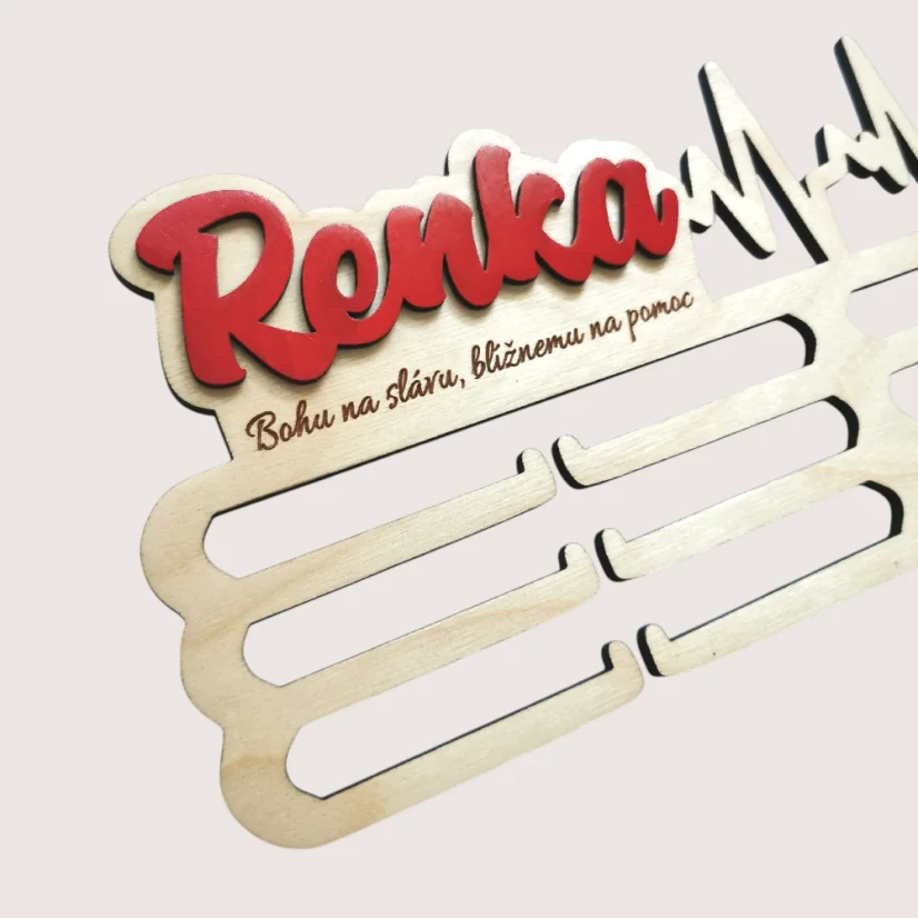 Meno na medailovom vešiaku a motto Bohu na slávu, blížnemu na pomoc.