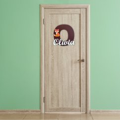 Detská maľovaná menovka veľké písmeno, meno dieťaťa a líška na dverách.