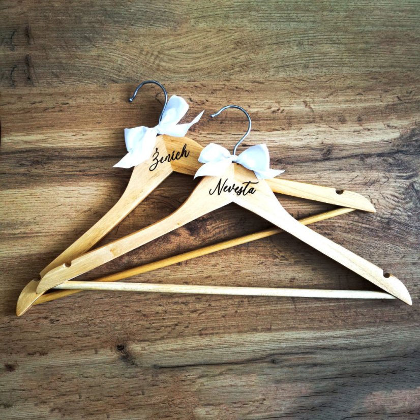 Svadobné vešiaky nevesta a ženích