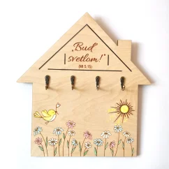 Drevený vešiak na kľúče v tvare domčeku s vlastným textom. Drevený vešiak na kľúče v tvare domčeku s vlastným textom.