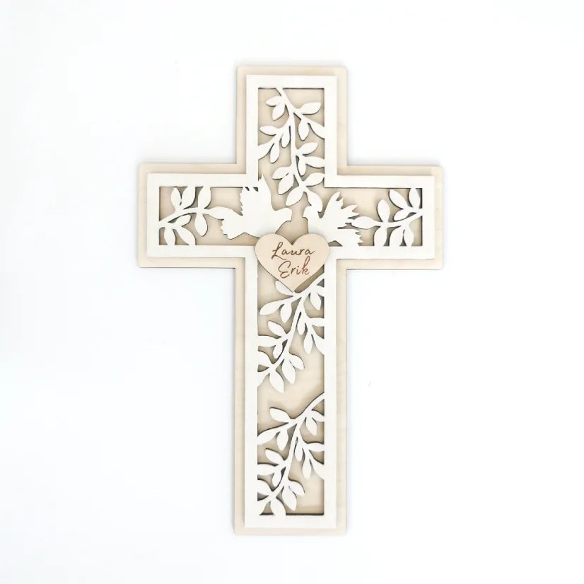 Svadobný krížik s menami novomanželov