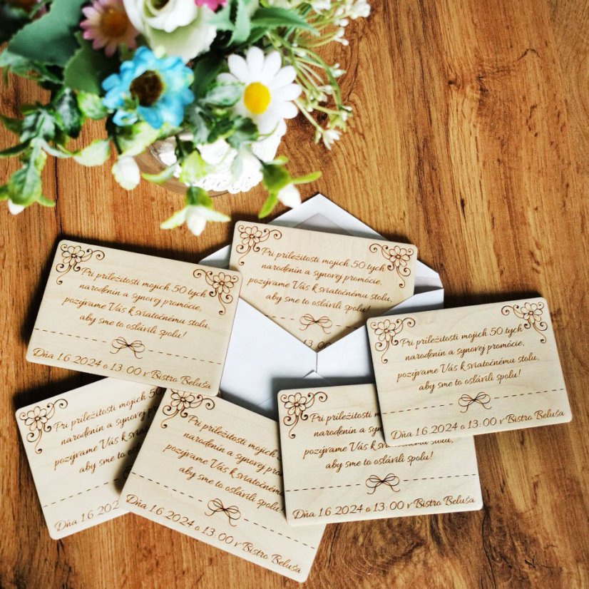 Drevená pozvánka na oslavu alebo svadbu