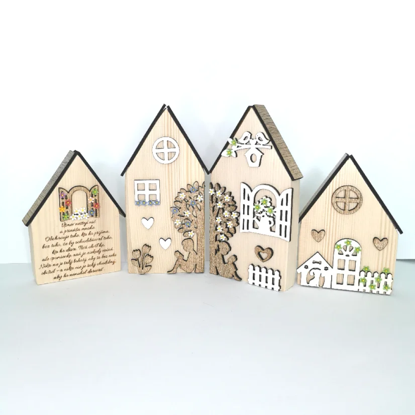 Masívne drevené domčeky zdobené výrezmi v rôznych farebných variáciách - okienka, kvety, strom, plot a s gravírovaným motivačným citátom. Masívne drevené domčeky zdobené výrezmi v rôznych farebných variáciách - okienka, kvety, strom, plot a s gravírovaným motivačným citátom.