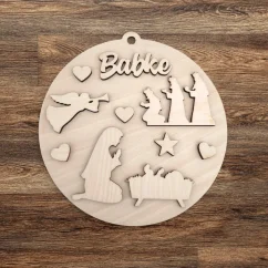 Drevené výrezy potrebné na výrobu veľkej vianočnej ozdoby spolu s textovým výrezom a personalizáciou.