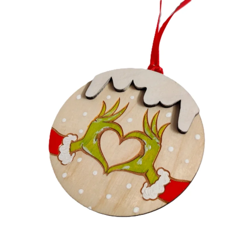 Vianočná guľatá ozdoba Grinch - jeho ruky zložené do tvaru srdca.