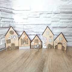 Set drevených masívnych domčekov s výrezmi - okienka, plot, strom, bicykel, vtáčiky. srdiečka, v rúznych farebných kombiináciách.