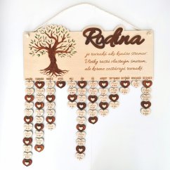 Drevený rodinný kalendár na stenu s citátom – prehľad narodenín a osláv.